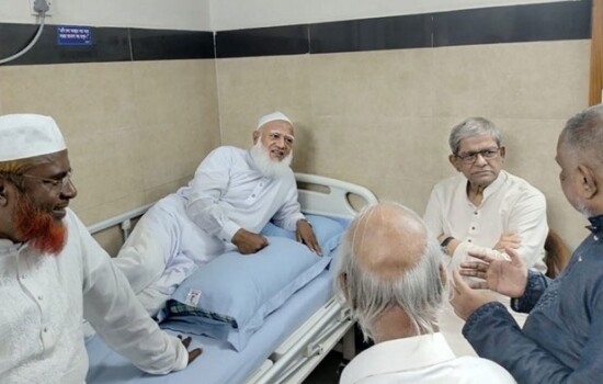 হাসপাতালে জামায়াত আমিরের পাশে মির্জা ফখরুল