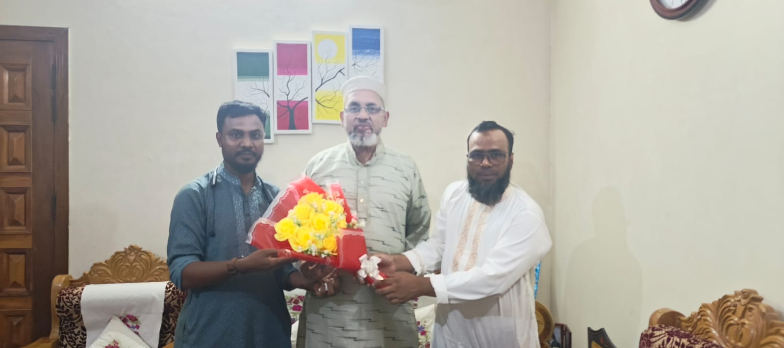 সিলেট লন্ডন প্রবাসী উপদেষ্টা আনোয়ার হোসাইন কে ফুলেল শুভেচ্ছা, সংগঠনের অগ্রযাত্রা নিয়ে বিশেষ আলোচনা