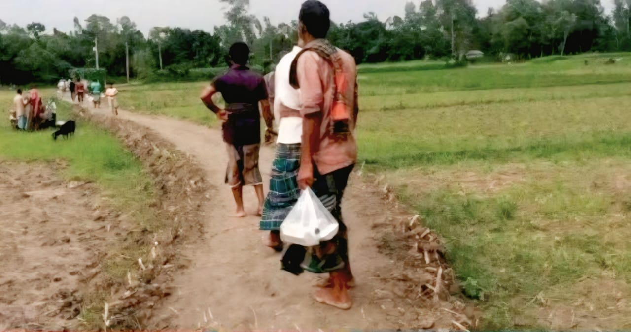 নাগরপুরে নজিরবিহীন উদ্যোগ: রাস্তা নির্মাণে জমি-শ্রম সবই দিলেন এলাকাবাসী,পাশে ইসলামী ছাত্রশিবির