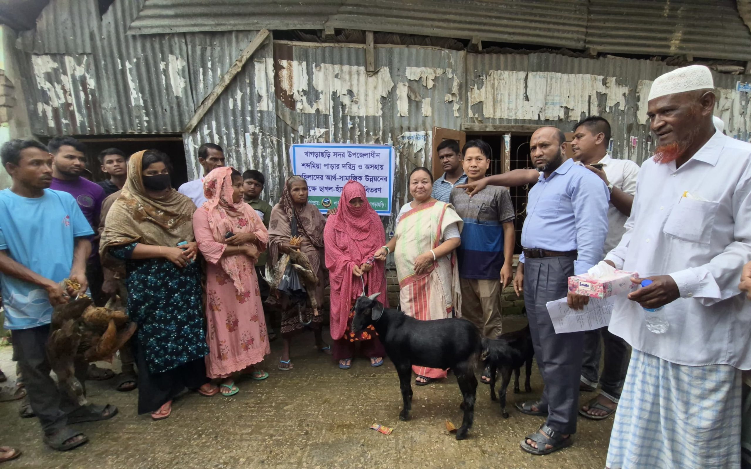 খাগড়াছড়িতে নারীদের আত্মকর্মসংস্থান: জেলা পরিষদের উদ্যোগে ৫০ জনকে ছাগল, হাঁস ও মুরগি প্রদান