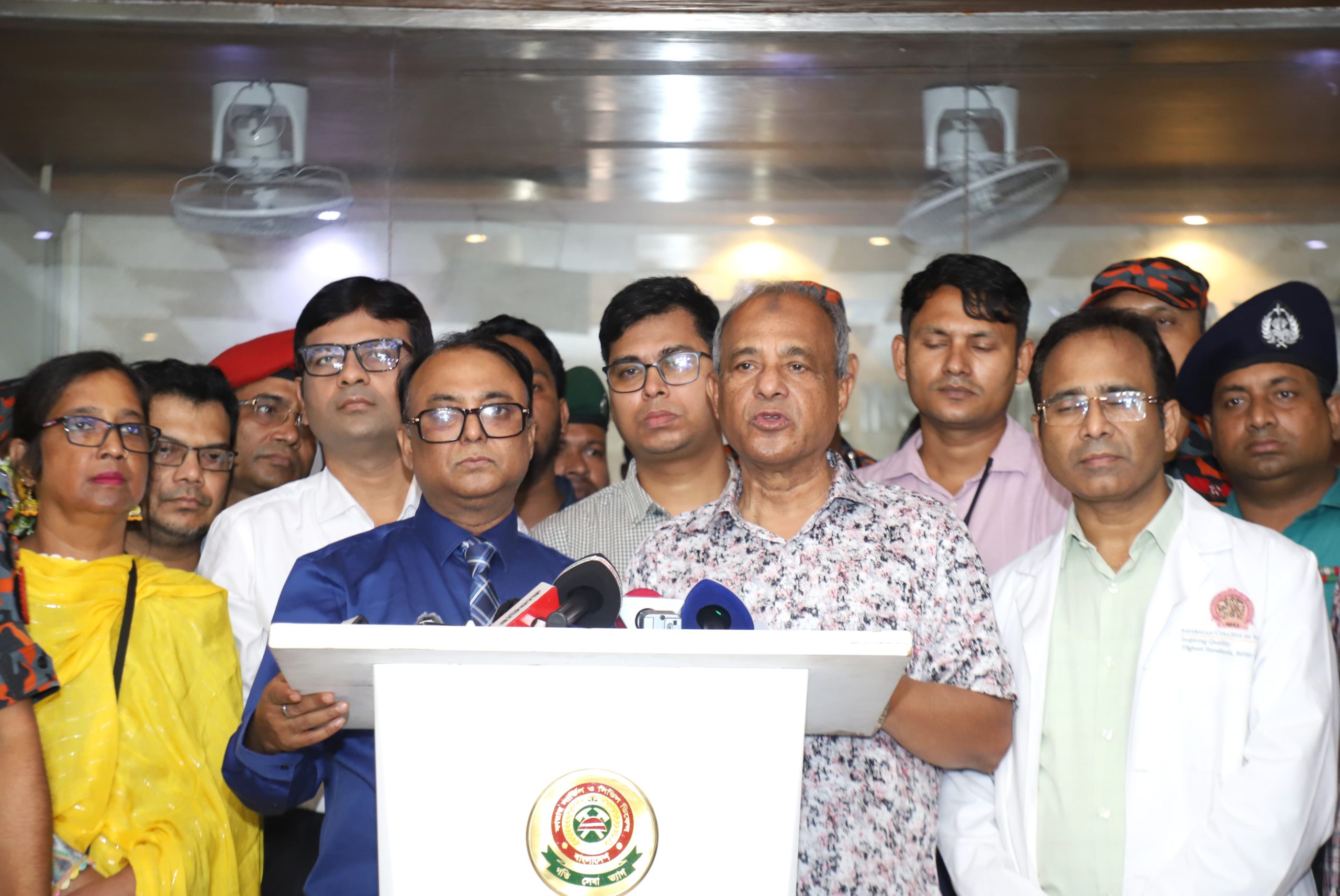 টঙ্গীতে কেমিক্যাল গুদামের আগুনে দগ্ধ ফায়ার কর্মীদের সর্বোচ্চ মানের চিকিৎসা নিশ্চিত করা হবে-  জাতীয় বার্ন ইনস্টিটিউট পরিদর্শন শেষে স্বরাষ্ট্র উপদেষ্টা