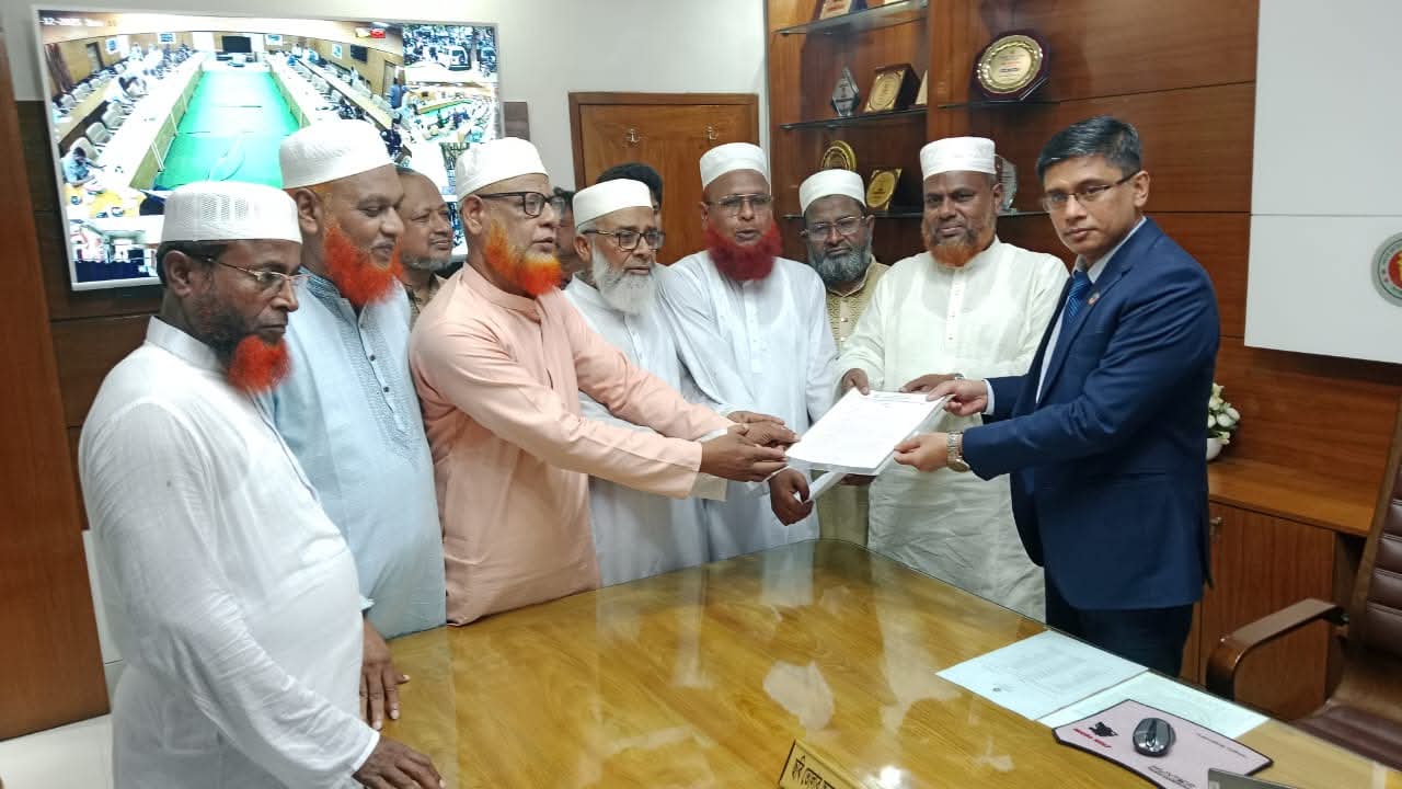 পিআর পদ্ধতিতে নির্বাচনসহ ৫ দফা দাবিতে খুলনা জেলা জামায়াতের স্মারকলিপি প্রদান