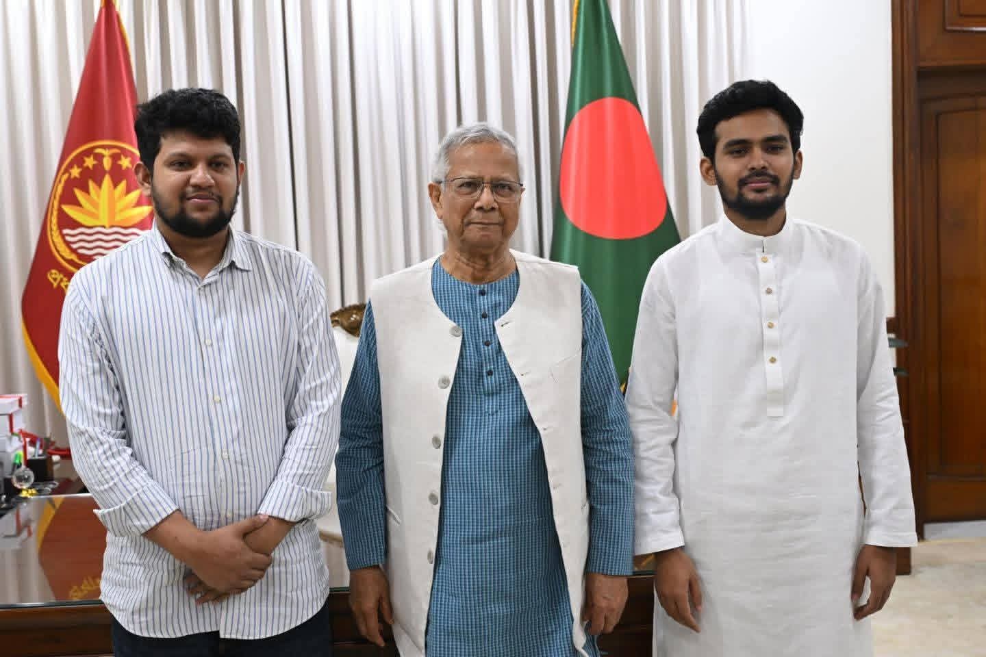 অন্তর্বর্তী সরকারের দুই ছাত্র প্রতিনিধি উপদেষ্টার পদত্যাগ