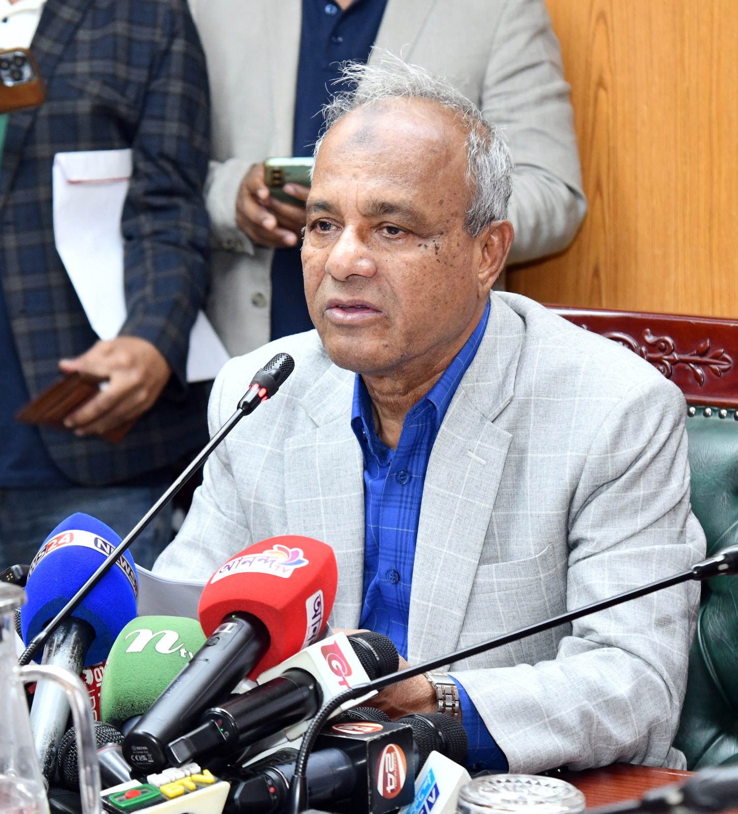 সরকার কৃষক ও ভোক্তা উভয়ের স্বার্থ সংরক্ষণের চেষ্টা করছে- স্বরাষ্ট্র ও কৃষি উপদেষ্টা