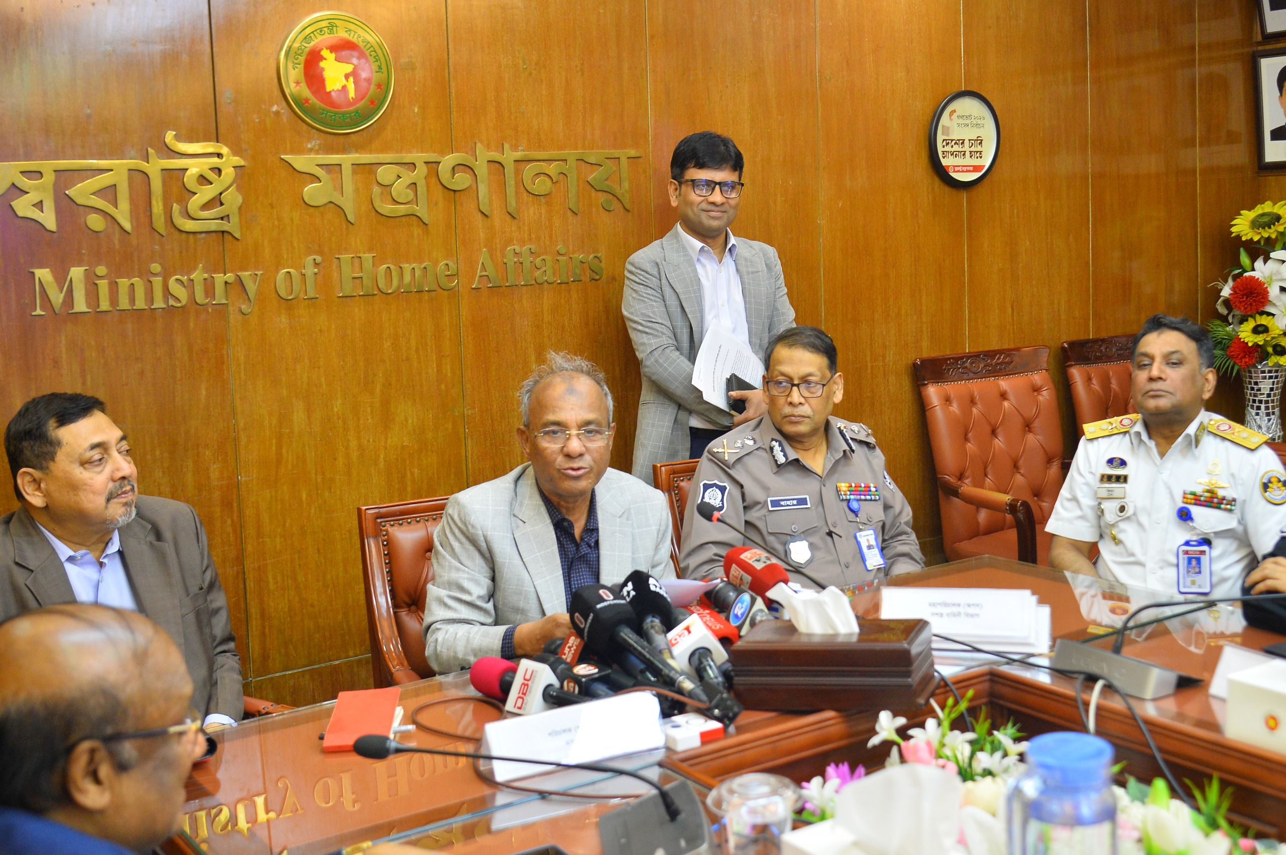 আইনশৃঙ্খলা সমন্বয় সেল গঠন, ডেভিল হান্ট ফেইজ–২ এ ২২ হাজারের বেশি গ্রেফতার — স্বরাষ্ট্র উপদেষ্টা