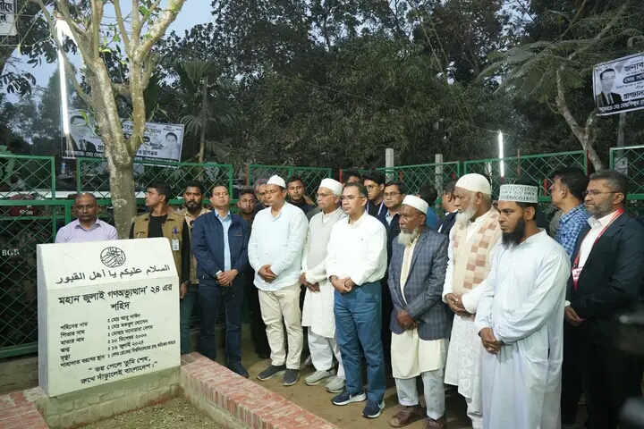 জুলাই আন্দোলনে নিহত আবু সাঈদের কবর জিয়ারত করলেন তারেক জিয়া