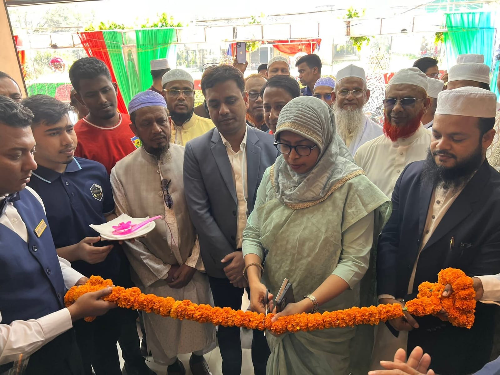 ফেনীতে এম্বিয়েন্স রেস্টুরেন্ট এন্ড কনভেনশন হলের শুভ উদ্বোধন