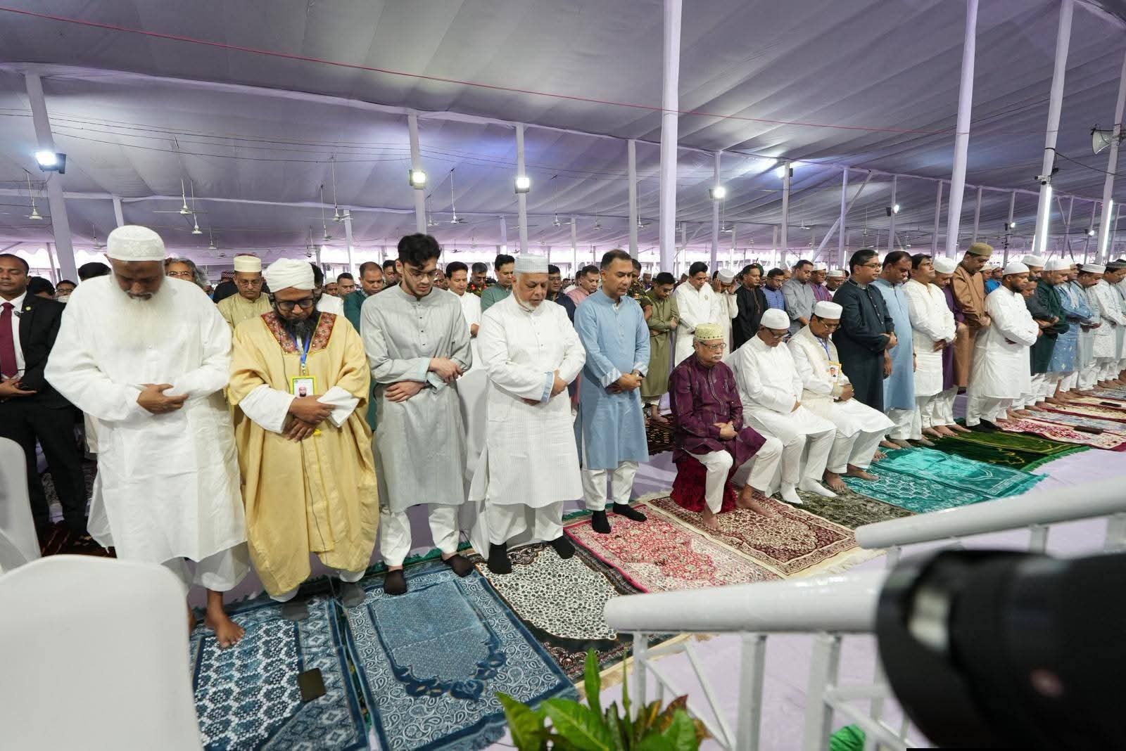 জাতীয় ঈদগাহে রাষ্ট্রপতি-প্রধানমন্ত্রীর একসঙ্গে ঈদ জামাত, ৩৫ বছর পর পুরুষ প্রধানমন্ত্রীর অংশগ্রহণ