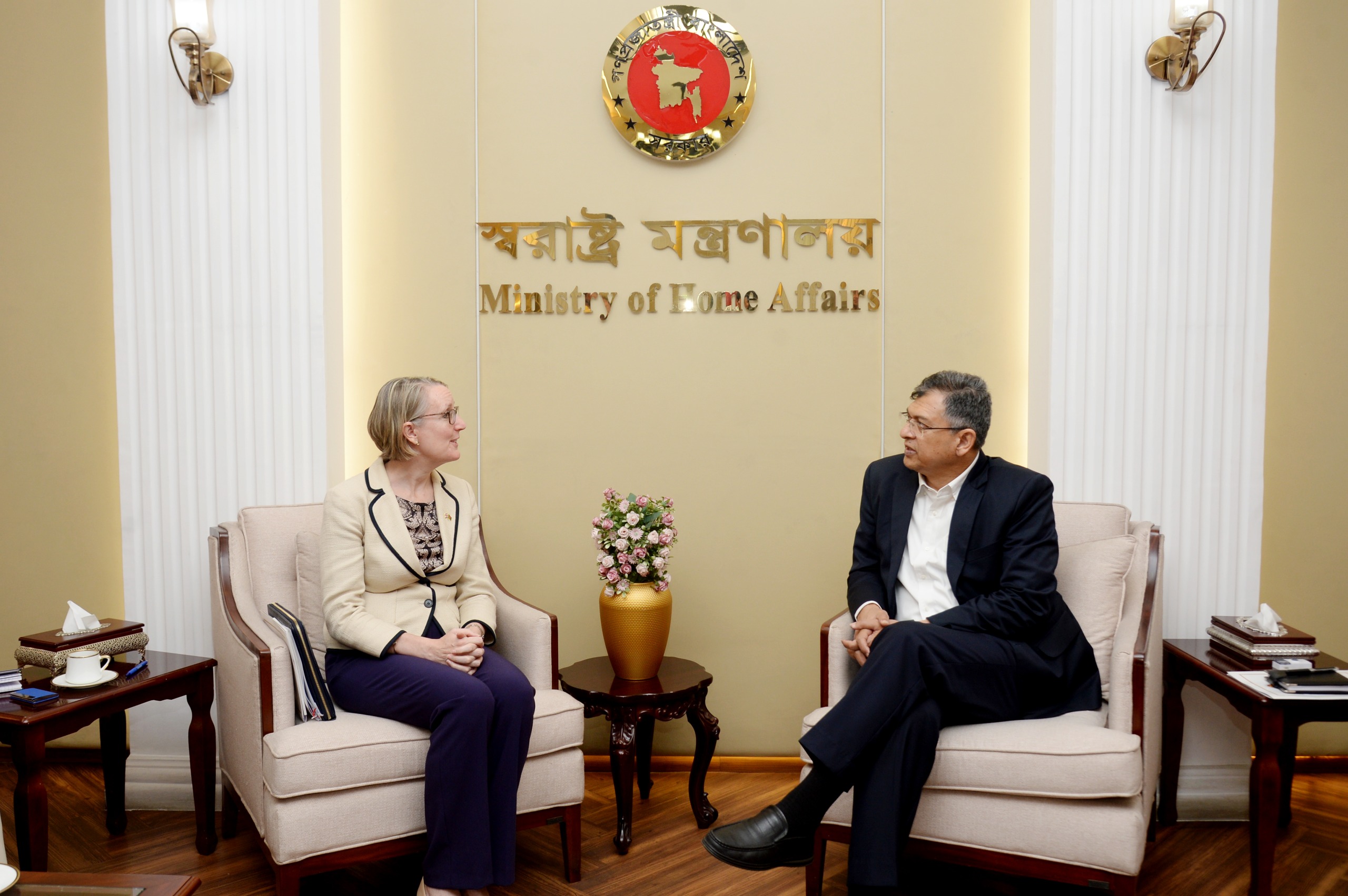 রোহিঙ্গাদের সহায়তা অব্যাহত রাখবে যুক্তরাজ্য, স্বরাষ্ট্রমন্ত্রীর সঙ্গে বৈঠকে ব্রিটিশ হাইকমিশনারের আশ্বাস