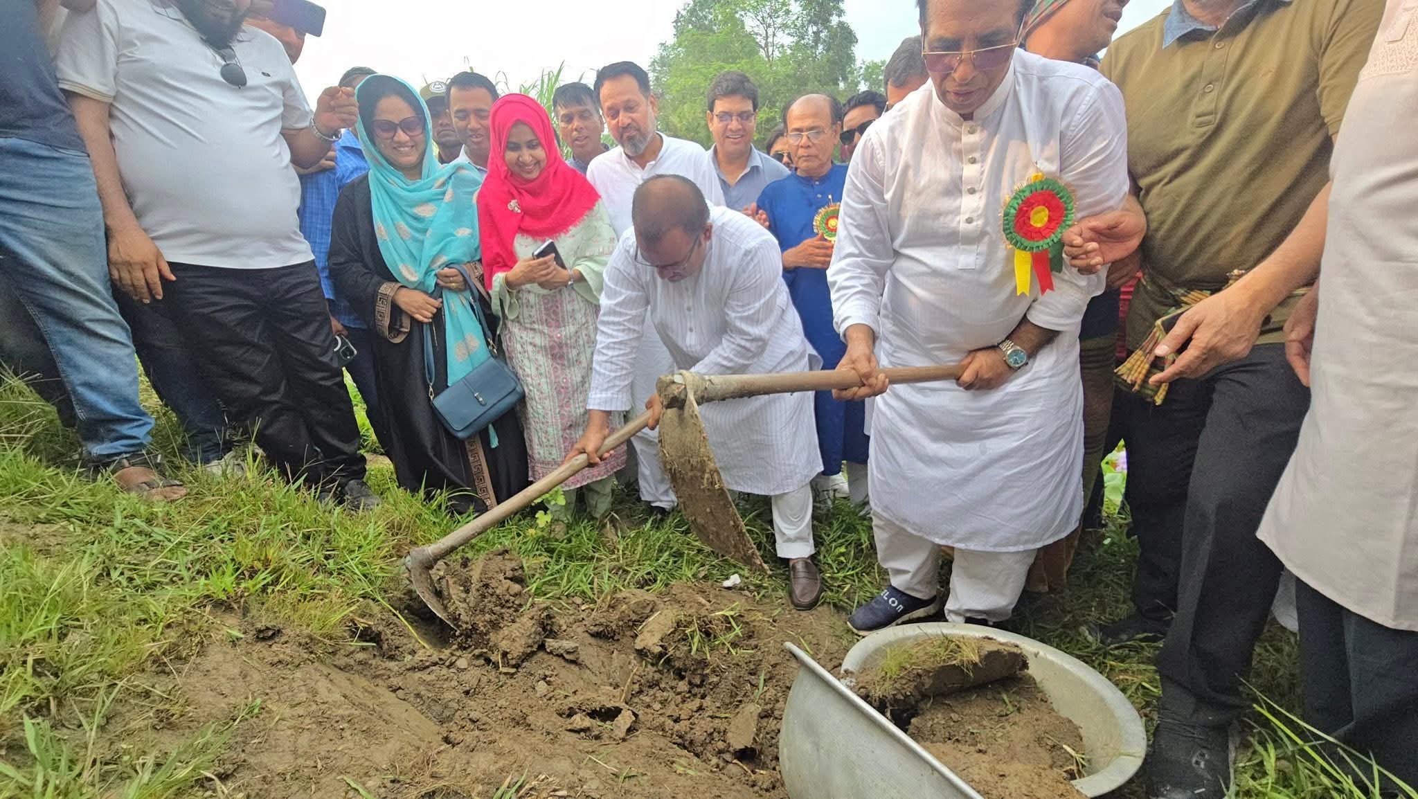 দেশব্যাপী খাল খনন কর্মসূচির অগ্রযাত্রা: মেঘনায় মুগারচর-লক্ষণখোলা খাল খননের উদ্বোধন