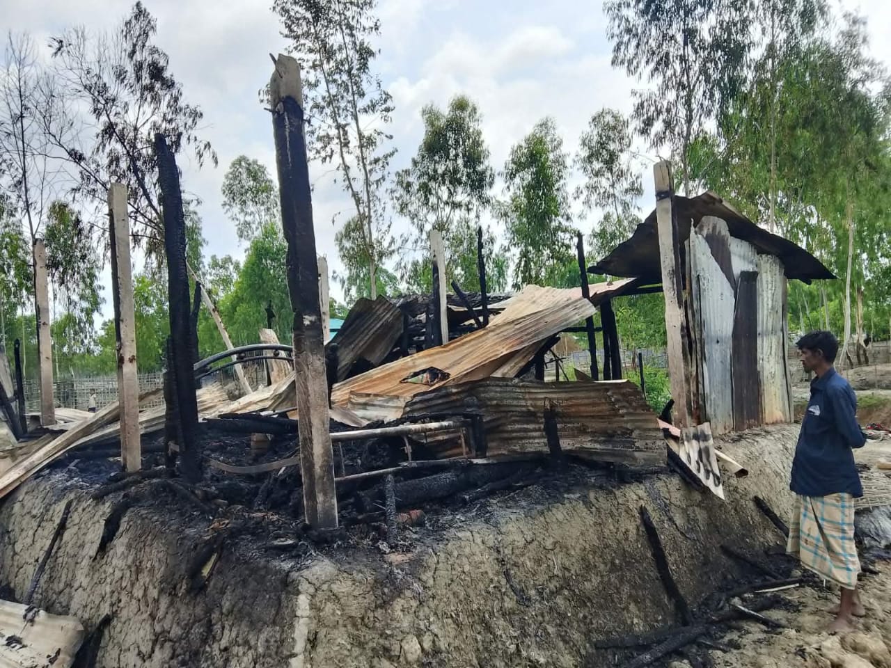 পেকুয়ায় বিদ্যুতের আগুনে পুড়ে ছাই দিনমজুরের বসতঘর