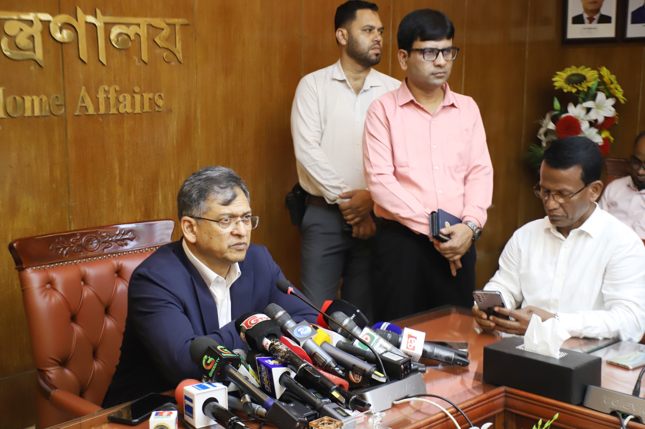 অপরাধমুক্ত সমাজ গঠন ও ট্রাফিক ব্যবস্থার আধুনিকায়নে সরকার দৃঢ়প্রতিজ্ঞ: স্বরাষ্ট্রমন্ত্রী