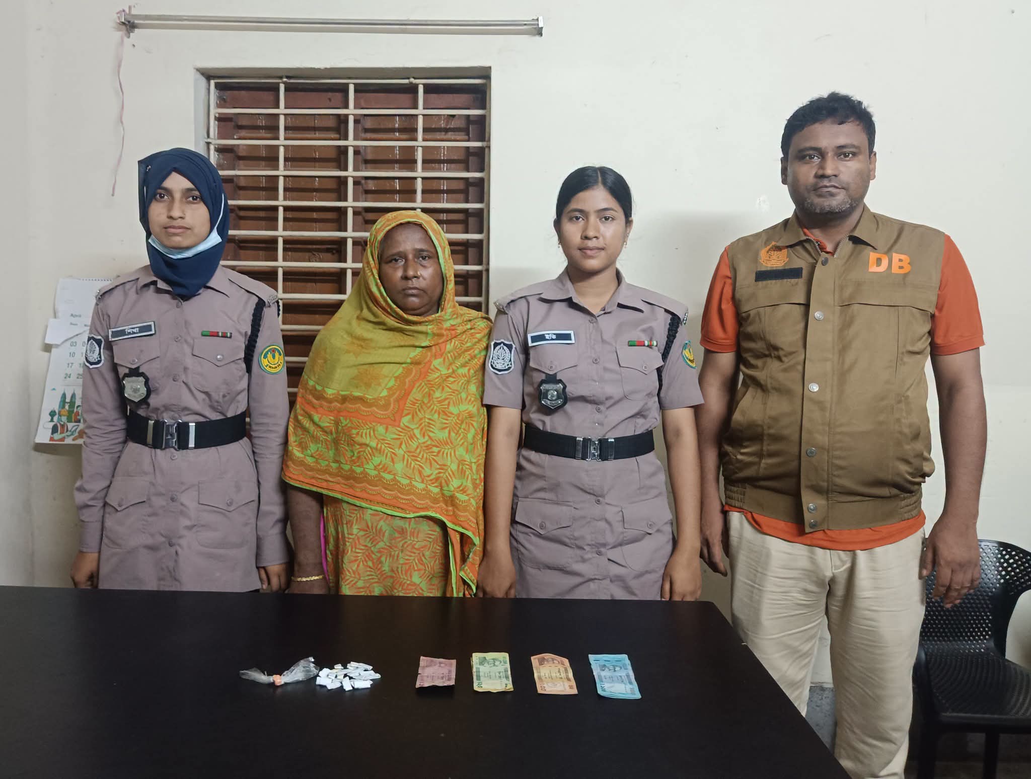রাজশাহীতে নারী মাদক ব্যবসায়ী গ্রেপ্তার
