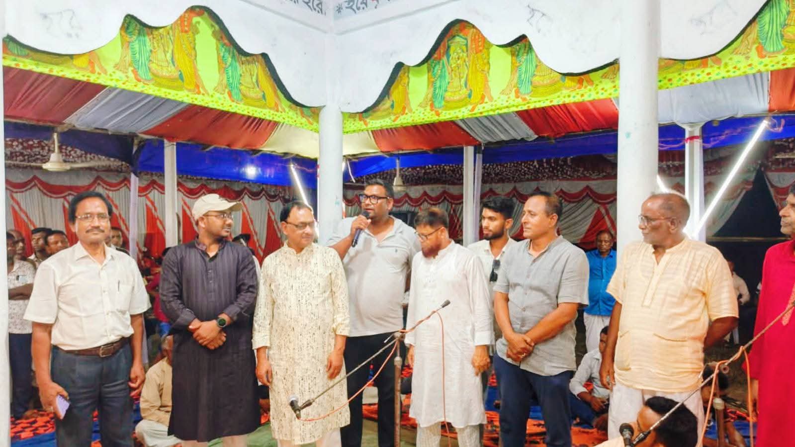 দিনাজপুরের বীরগঞ্জ উপজেলার ২নং পলাশবাড়ী ইউনিয়নের হিরামনী চাপা পাড়া হরিমন্দির আয়োজিত।