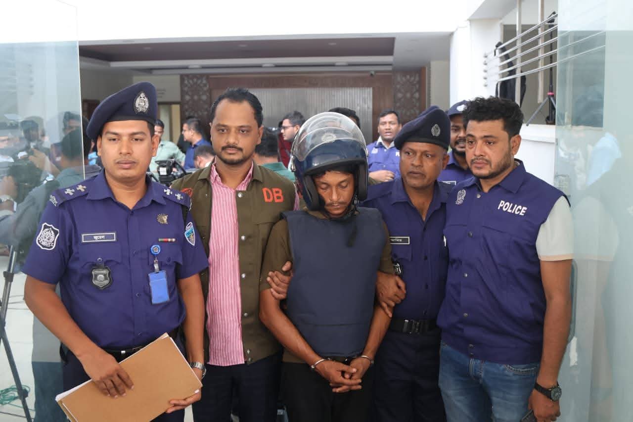 আনোয়ারায় মা-মেয়ে হত্যা মামলার জট খুলল: মূল হত্যাকারী রিমন গ্রেফতার, আলামত উদ্ধার।